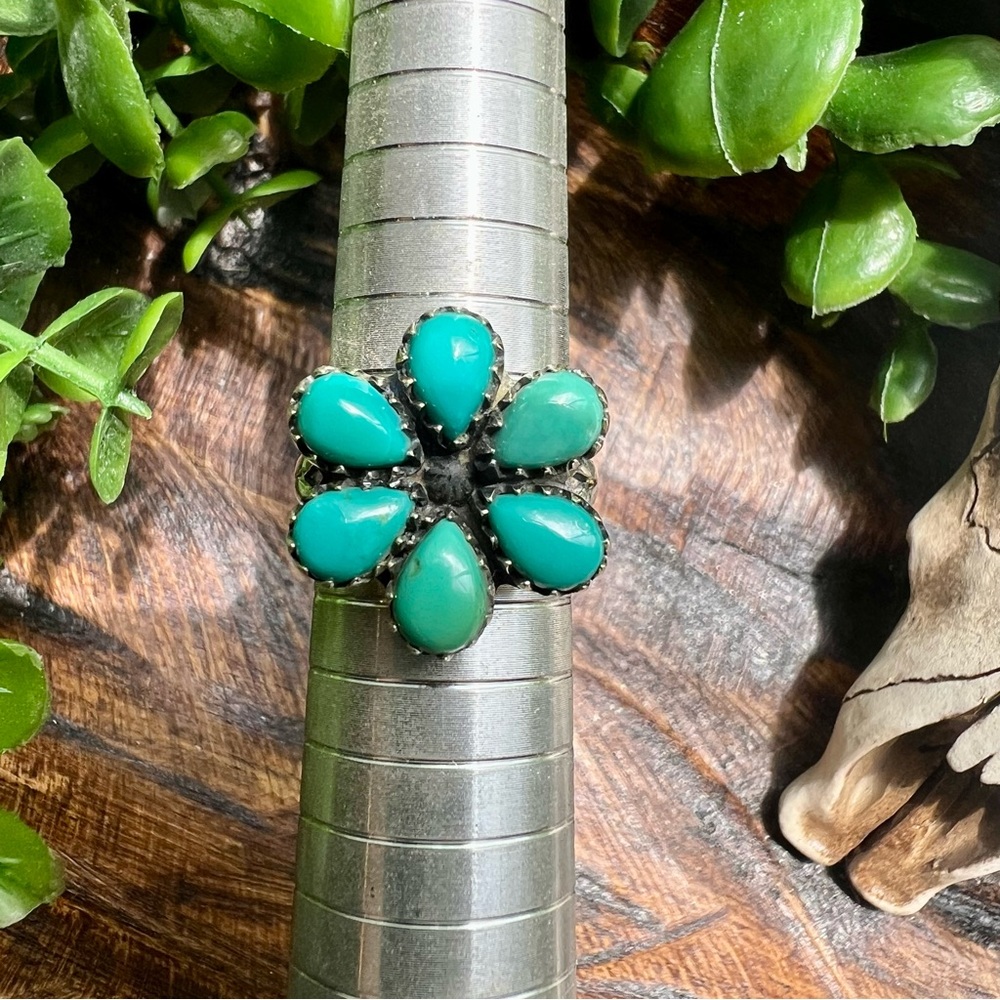 Turquoise Flower Ring - Picture 9 of 12